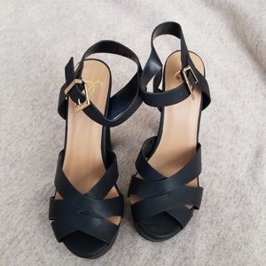Black pumps NWOT